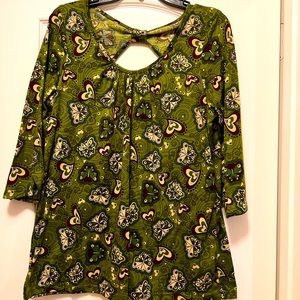 Cute top with open detail in the upper back